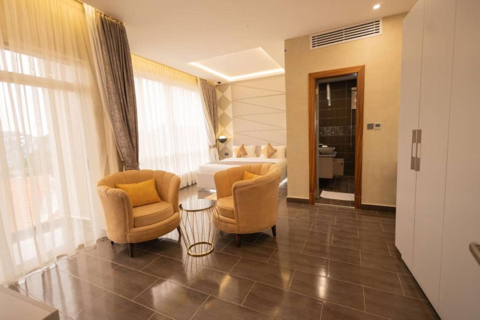 Grik Hotel - Ентеббе Екстер'єр фото