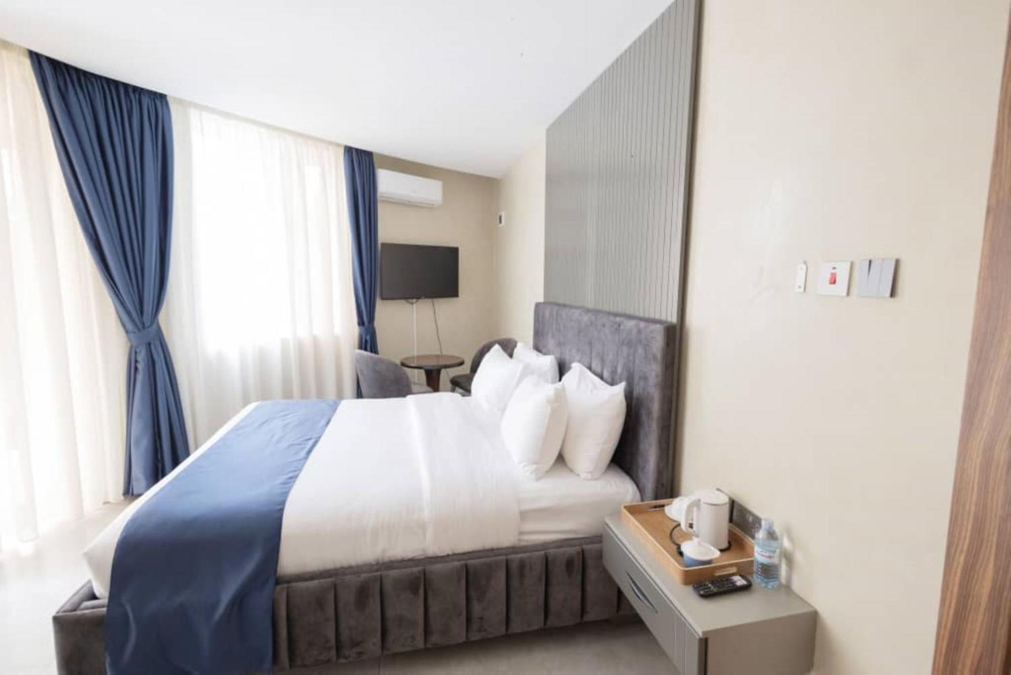 Grik Hotel - Ентеббе Екстер'єр фото