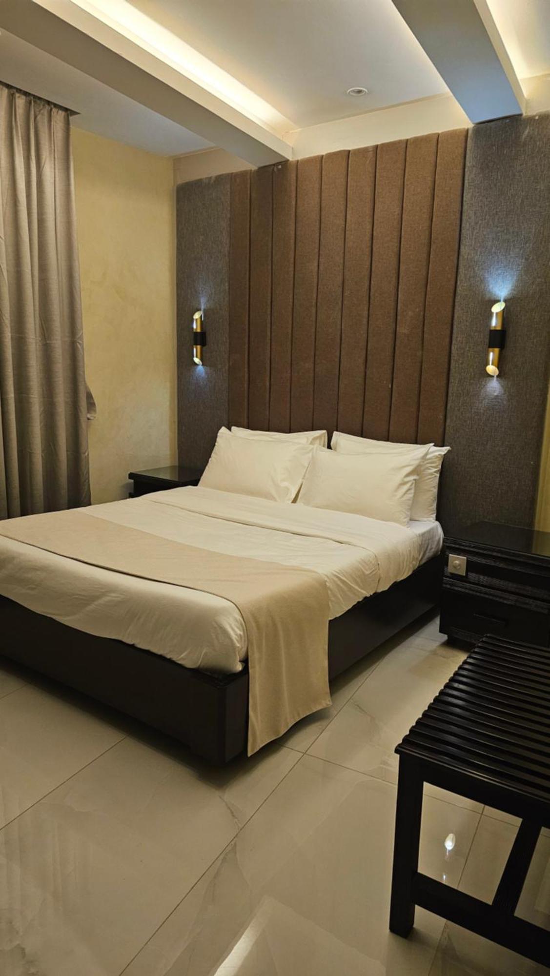 Grik Hotel - Ентеббе Екстер'єр фото