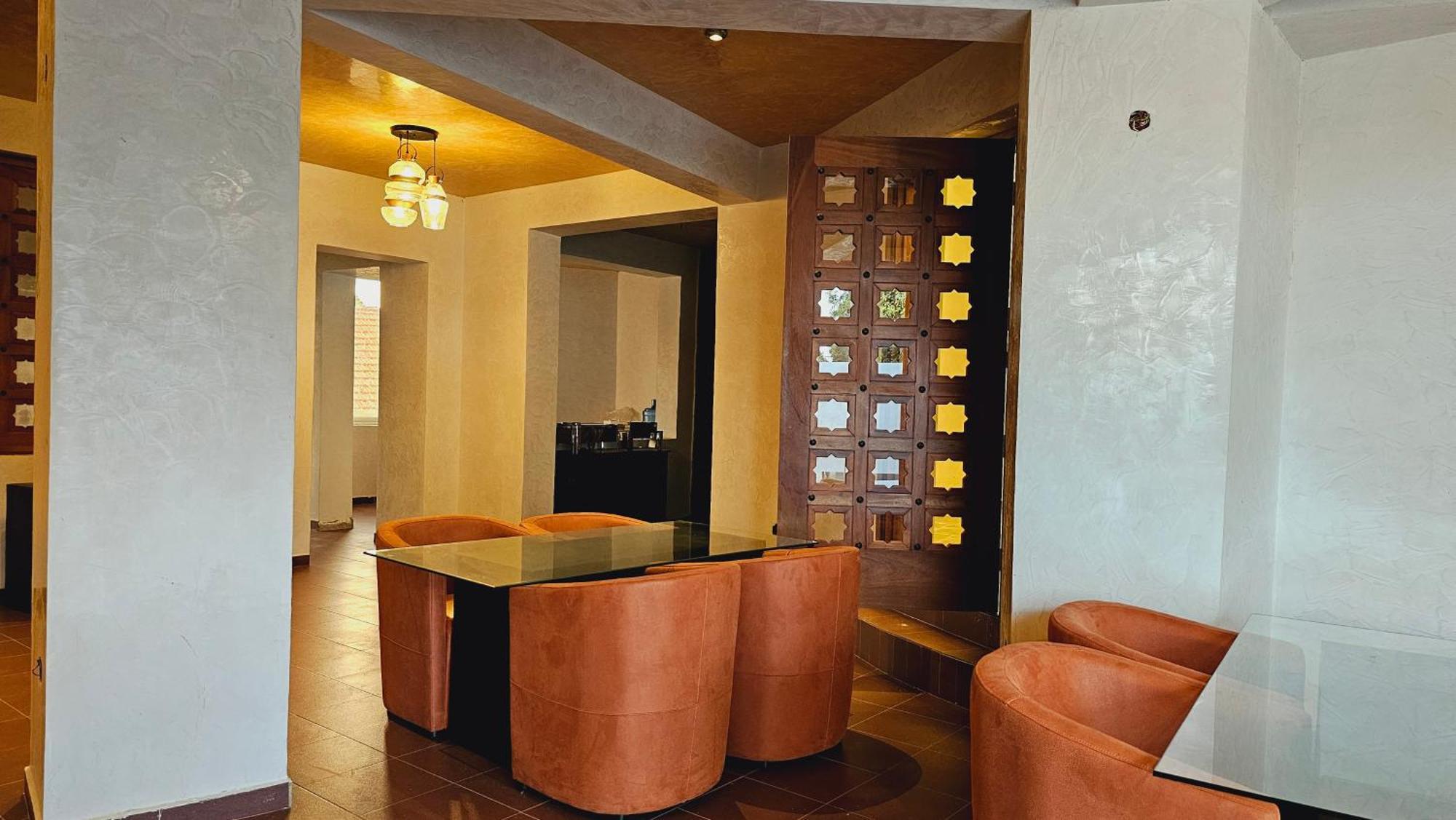 Grik Hotel - Ентеббе Екстер'єр фото